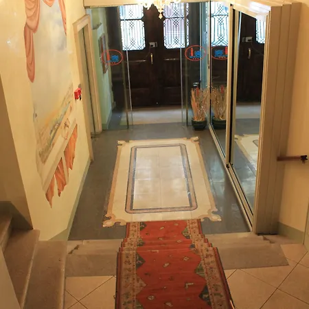 公寓式酒店 Urbanauts Minelli 的里雅斯特