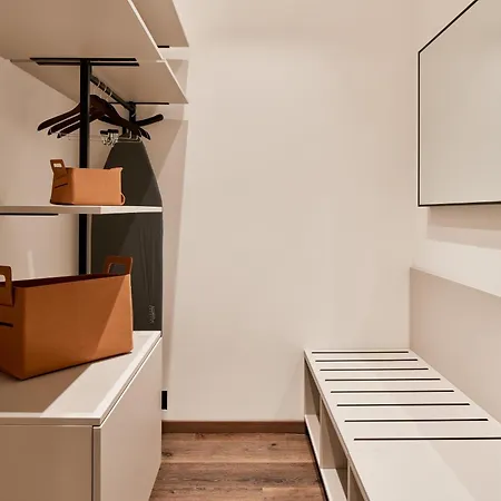 Urbanauts Studios Minelli 4*