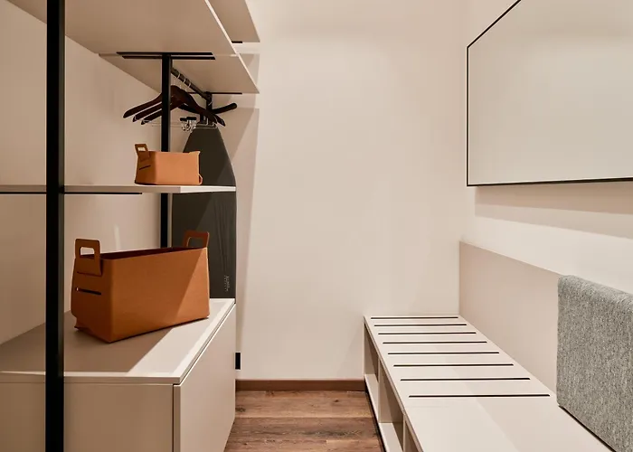 Urbanauts Studios Minelli 4*